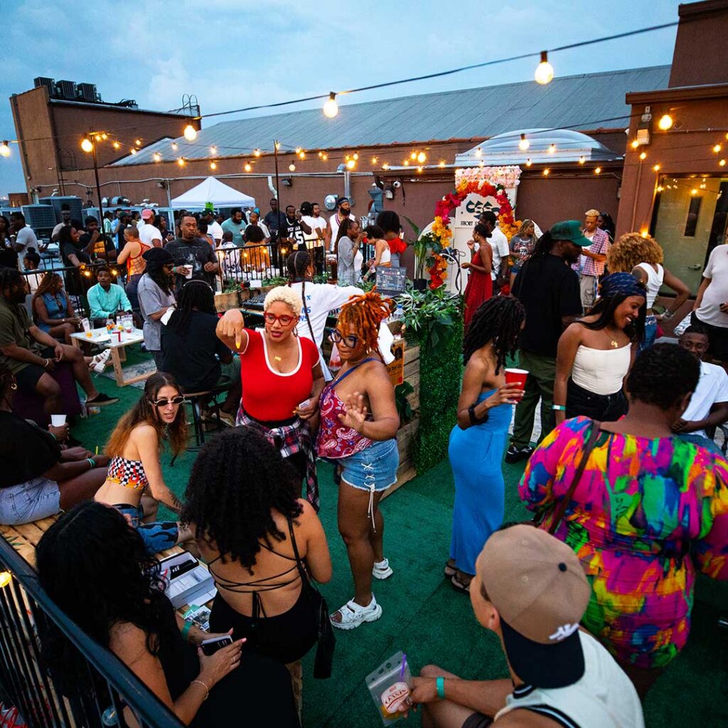 neighborhood-watch-at-the-yard